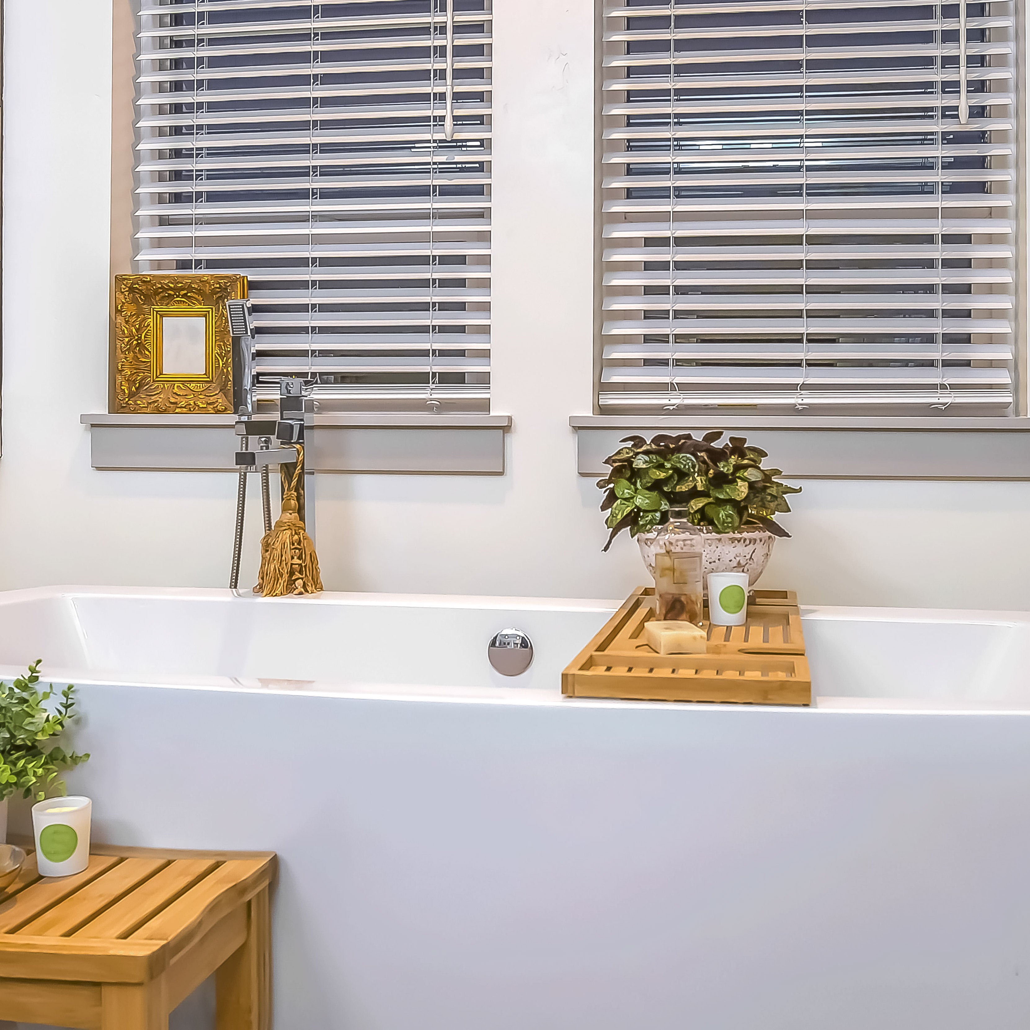 DIY wood bathtub tray project