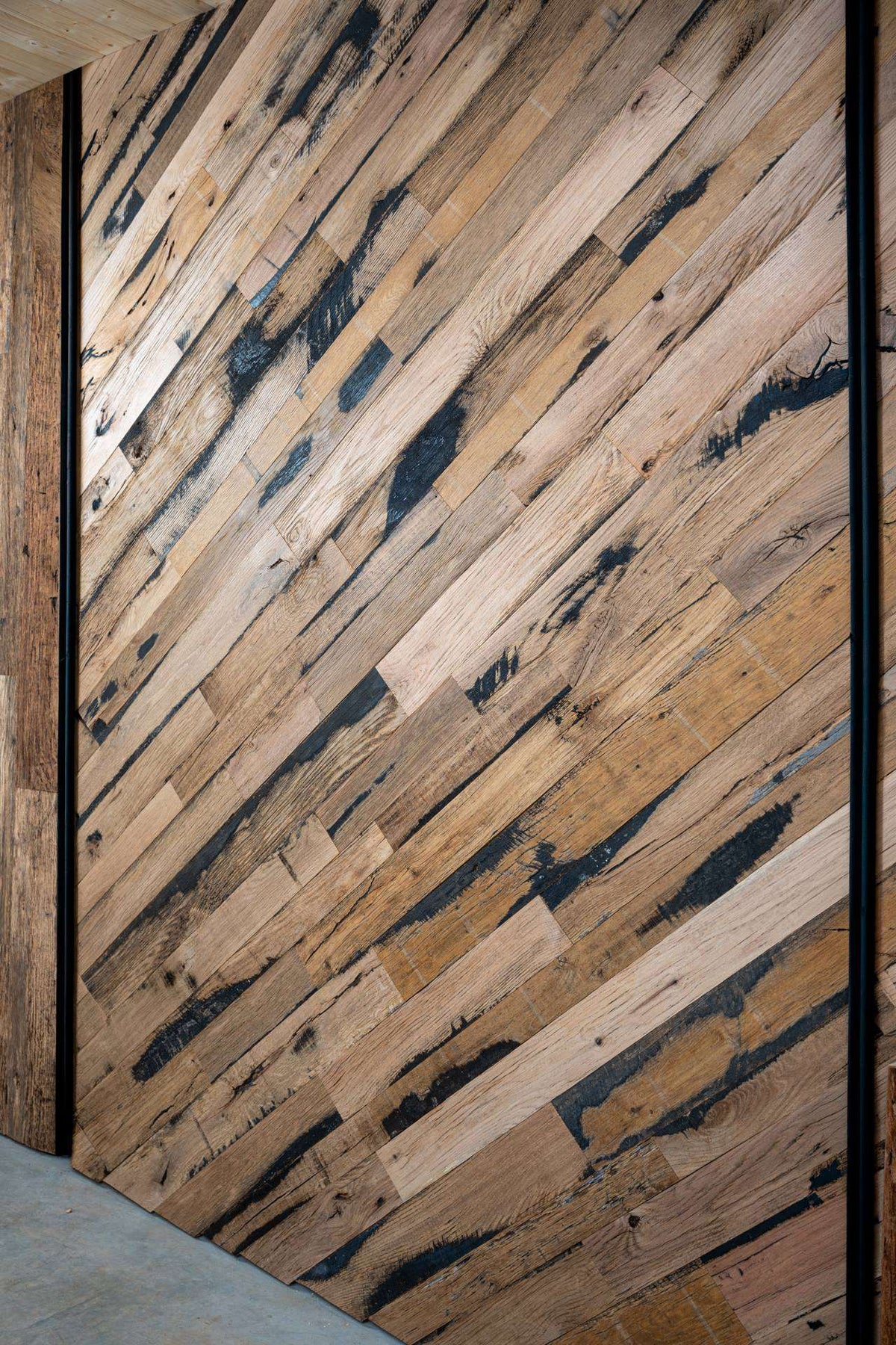 Thoroughbred Wood - Skip Planed Black