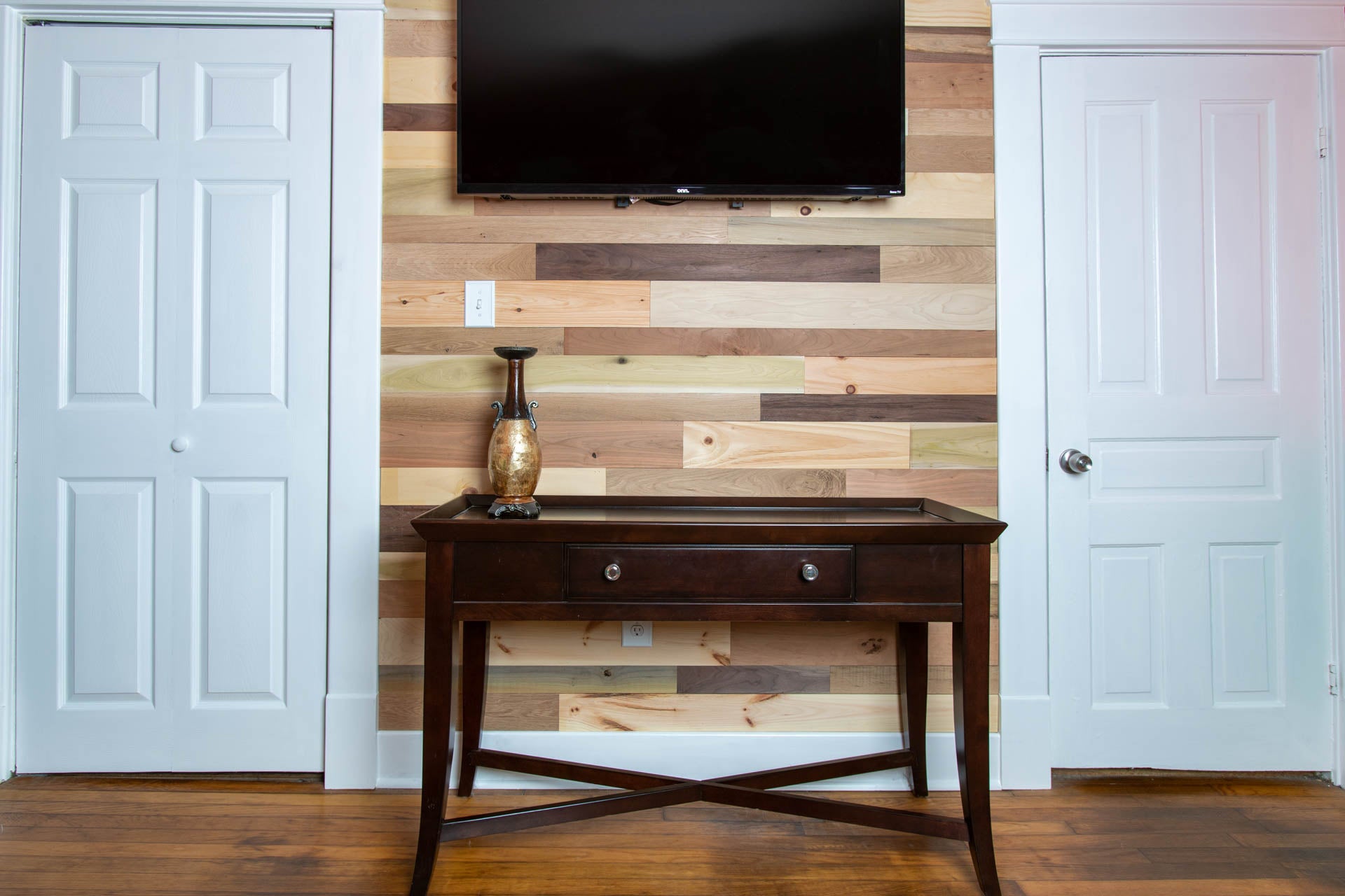 Vintage multicolored reclaimed wooden plank bedroom wall.