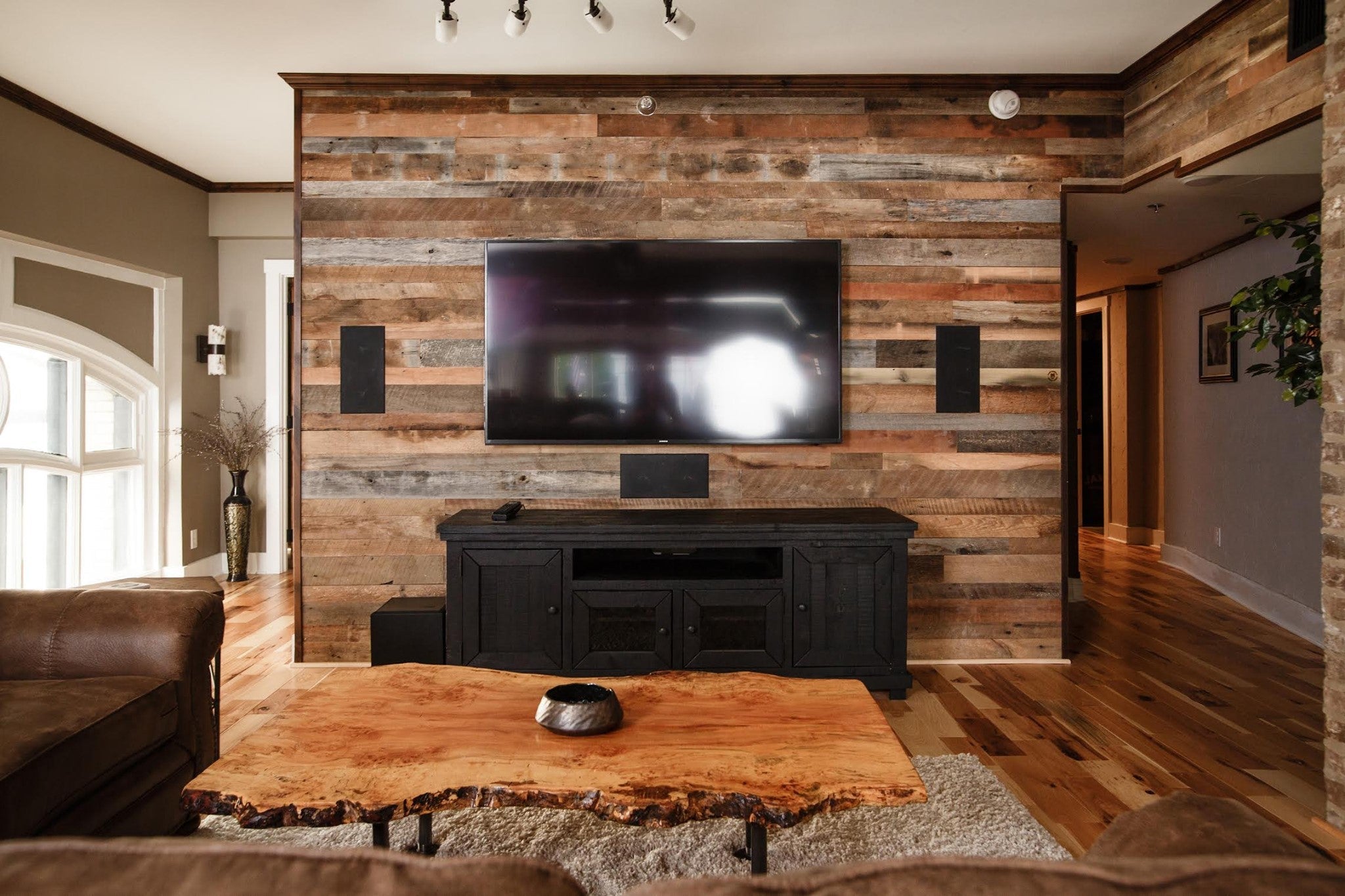 How to Get a High-End Barn Wood Accent Wall for a Low Price