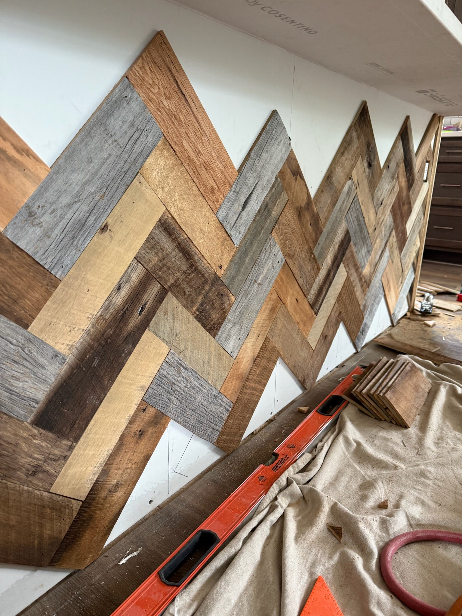 Creative Ways to Arrange Reclaimed Barn Wood on Your Wall